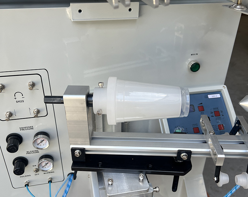 Impresora de pantalla de vasos de plástico enviada a Omán