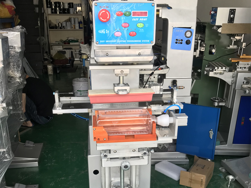 Impresora de tampografía con vaso de tinta con lateral vendida a la India