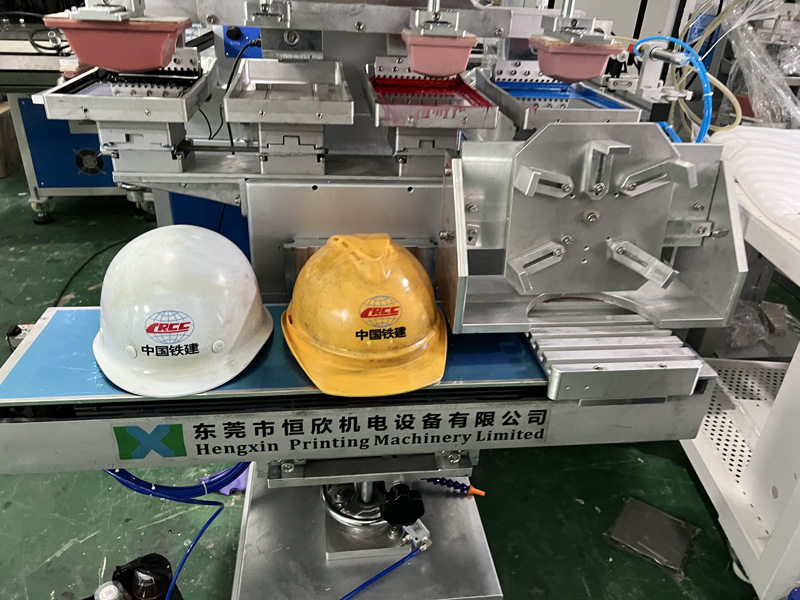 Cómo imprimir un logotipo en un casco de seguridad