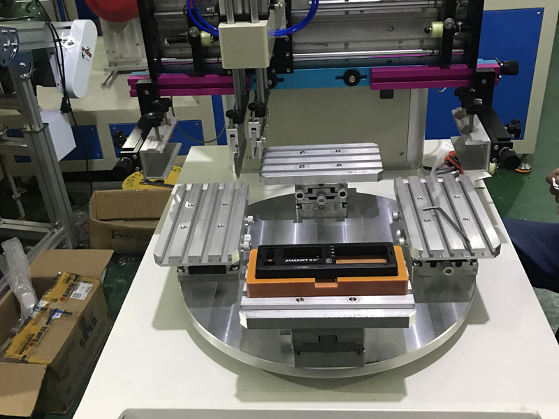 Máquina rotativa de serigrafía para GPS vendida a México 