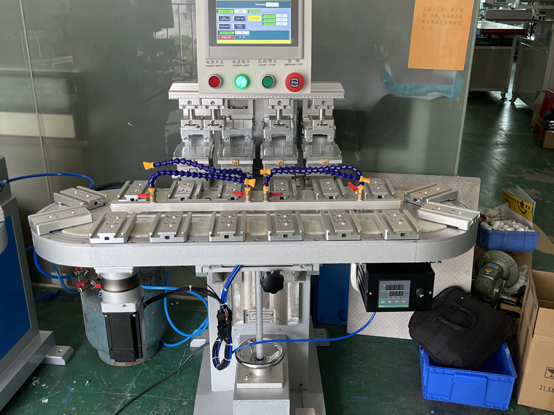 Impresora de almohadilla de control servo de 4 colores vendida a Brasil 