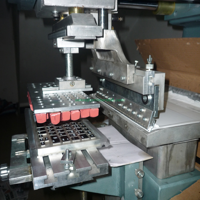 Impresora tampográfica para teclados árabes